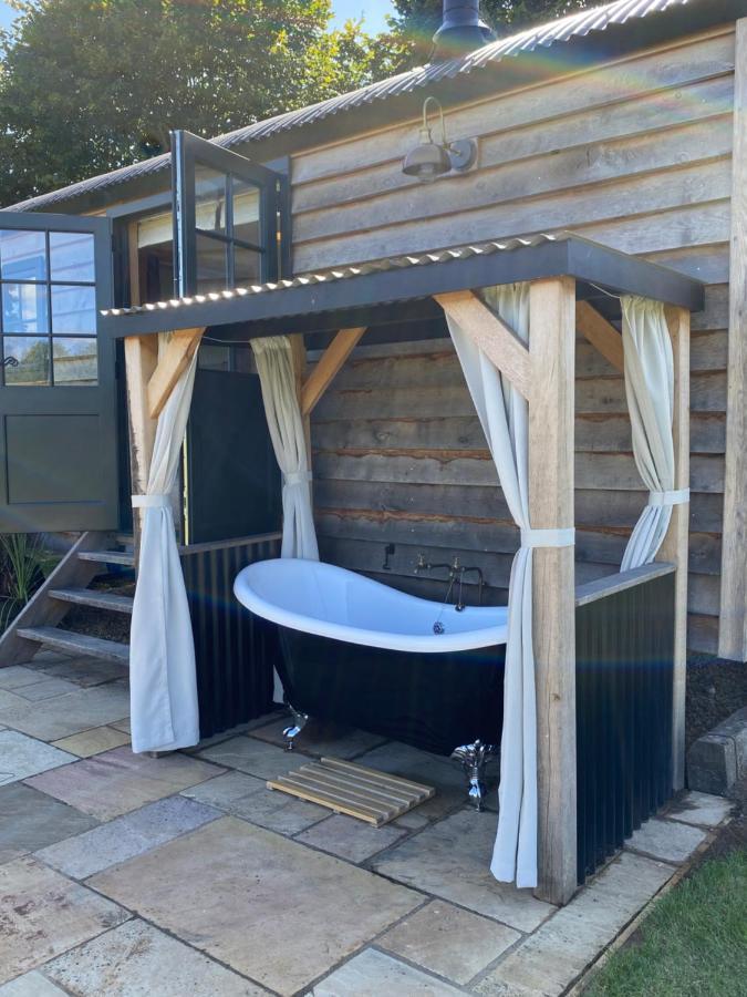 The Rabbit Warren Shepherd Hut Ketton Buitenkant foto