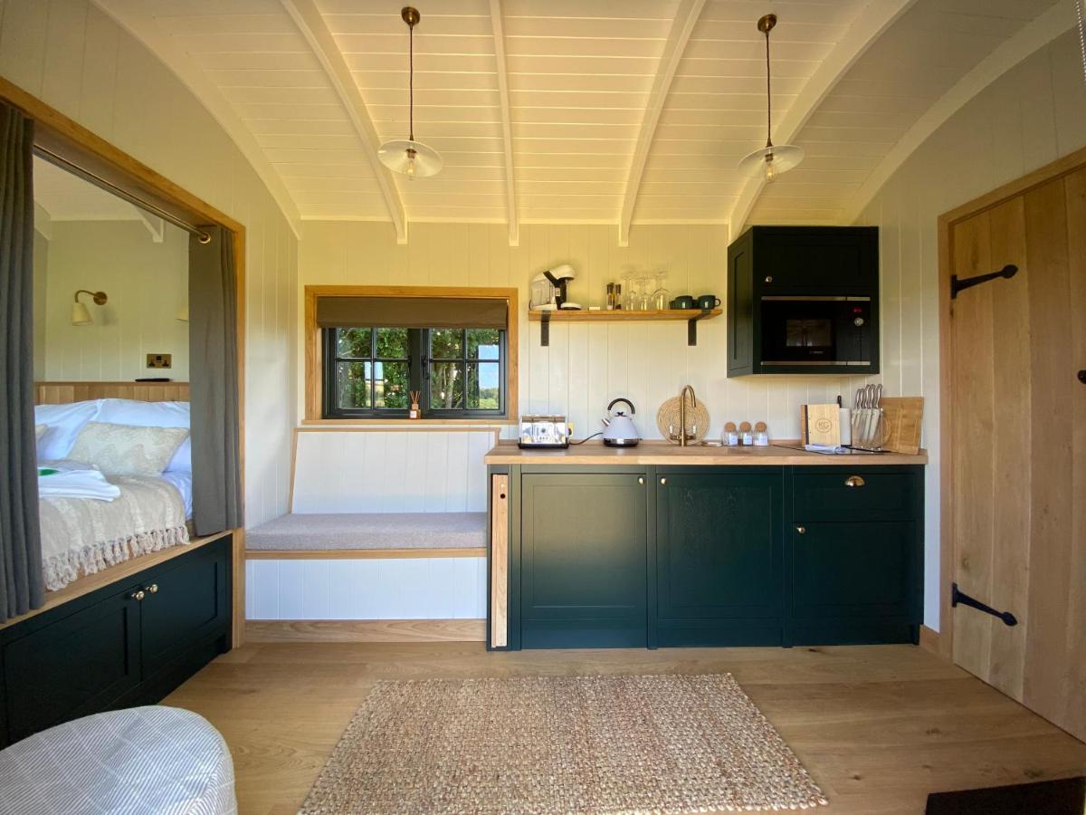 The Rabbit Warren Shepherd Hut Ketton Buitenkant foto