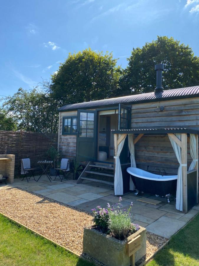The Rabbit Warren Shepherd Hut Ketton Buitenkant foto