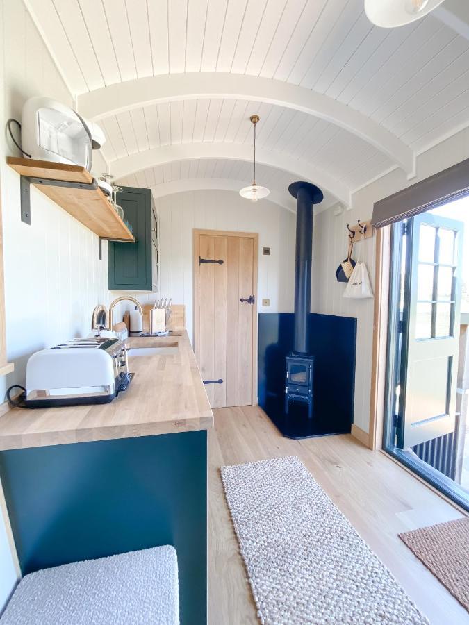 The Rabbit Warren Shepherd Hut Ketton Buitenkant foto